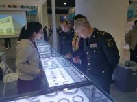 中科院任輝啟少將參觀洛陽工業博覽會眾悅精密軸承有限公司展臺